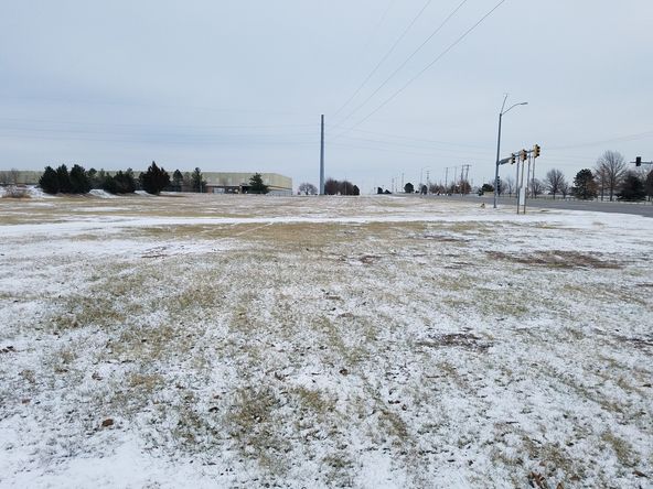 22900 W 83rd St, Shawnee Mission, KS 66227